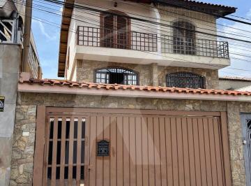 Casa · 130m² · 3 Quartos · 3 Vagas · Sobrado de 3 quartos, sendo 1 suíte, Sacada, 3 vagas de garagem na Parada Inglesa
