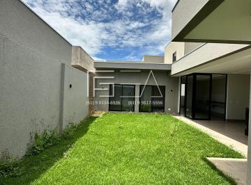 Casa · 200m² · 3 Quartos · 2 Vagas · Casa à Venda: 3 Quartos, Suíte com Closet , Quintal