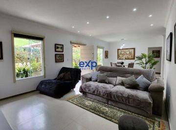 Casa · 190m² · 3 Quartos · 6 Vagas · Casa à Venda em Teresópolis - 3 Quartos, 200m²