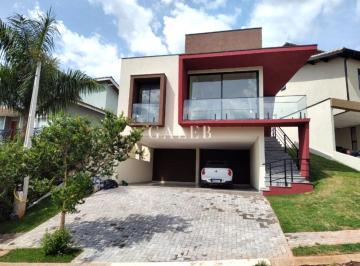 Foto 01 · Casa de alto padrão em Condomínio Terras de Atibaia, 3 suítes, piscina, 2 salas, 300m², Atibaia-SP.