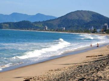 Casa en Venda de 2 quartos Massaguaçu · Sobrado a Venda na Praia Massaguaçu em Caraguatatuba, SP