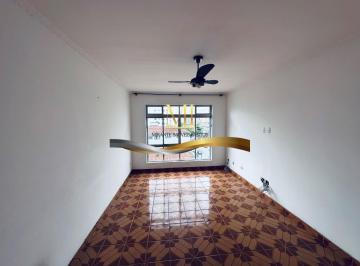 Foto 01 · Apartamento no Embare 2 quartos, 2 banheiros, sala com janelão, cozinha e área de serviço, elevador 