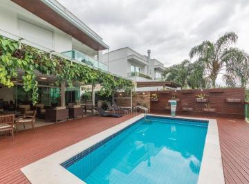 ed8bfff0c8977feb34b3de48674fa22401c1a40c · Casa em condomínio fechado com 5 quartos e piscina em Florianópolis.