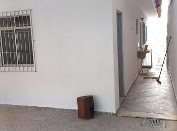 Numa rua larga bem próxima a parques, ao Centro Campestre do Sesc, e Supermercad · BELO SOBRADÃO PRÓXIMO AO SESC INTERLAGOS