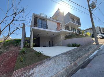 73577f4c576c1140d19b05943e10b753b65d196b · Casa em condomínio fechado, modelo de sustentabilidade e conforto.