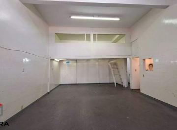 Photo 1 · Sobrado com salão comercial, duas casas com entradas independentes, no bairro Vi