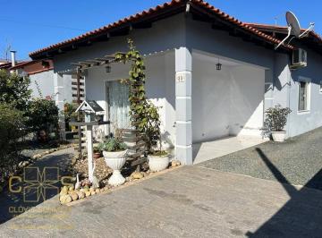 Frente · CASA PERTO DA PRAIA E EM TERRENO ÚNICO