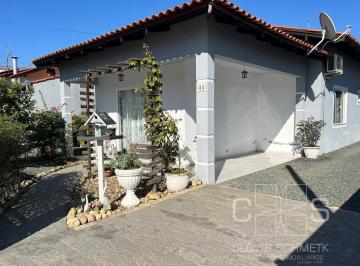 Casa · 140m² · 3 Quartos · 4 Vagas · CASA PERTO DA PRAIA E EM TERRENO ÚNICO