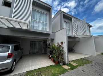 Casa · 112m² · 3 Quartos · 2 Vagas · Casa com 3 quartos sendo 1 suíte, com móveis sob medida na sala e cozinha, em ótima localização !