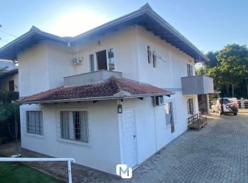 Casa · 200m² · 4 Quartos · Linda casa no bairro Agua Verde!