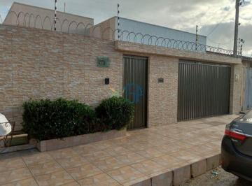 Casa · 170m² · 3 Quartos · 2 Vagas · Casa Padrão / Casa Padrão em Parnamirim / Casa em rua pública / Casa em Cajupiranga - Parnamirim