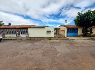 Casa de 2 quartos, Taguatinga · QNM 36 – Casa 2Qts, cômodos amplos, boa localização, próximo ao Shopping JK.