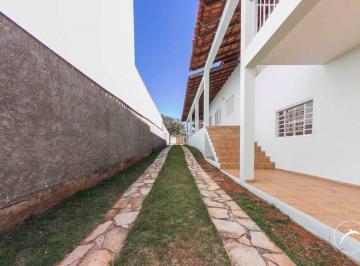 134855.jpg · Casa com 5 Quartos, 1 Suíte, Área Gourmet e Lazer Completo à Venda no Condomínio Estância Jardim Bo