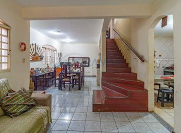 Casa · 420m² · 7 Quartos · 6 Vagas · Sobrado Colonial com 7 Quartos, 3 Suítes, 6 Vagas de Garagem e Ampla Área de Lazer à Venda no Condom