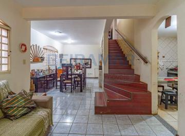 Casa · 420m² · 7 Quartos · 6 Vagas · Sobrado Colonial com 7 Quartos, 3 Suítes, 6 Vagas de Garagem e Ampla Área de Lazer à Venda no Condom