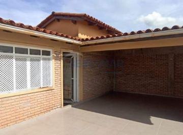 Casa · 379m² · 4 Quartos · 3 Vagas · Casa de 3 Andares com Design Exclusivo em Madeira, Piscina e Espaço Gourmet – Taguatinga Norte