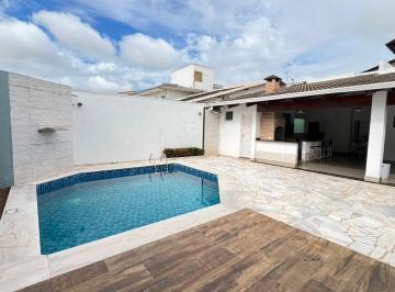 Casa · 300m² · 3 Quartos · Sobrado com 3 quartos à venda, bairro Jardim Karaíba - Uberlândia/MG