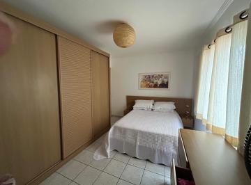 Casa de 3 quartos, Taubaté · Sobrado  à Venda no Centro de Taubaté 