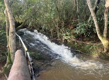 Cachoeira privativa · Chácara 6.000m² a 28 km de Luziânia com cachoeira e 2 córregos no fundo.