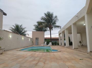 Casa de 4 quartos, Taubaté · Sobrado Espaçoso de 244m²: Conforto e Praticidade para Toda a Família