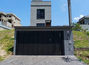 Casa · 150m² · 3 Quartos · 2 Vagas · Oportunidade! Linda casa com piscina e 1 suíte, 126m² de construção.