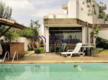 Casa · 356m² · 4 Quartos · 3 Vagas · Jardim Leonor - Excelente projeto arquitetônico com piscina, jardim e churrasqueira!