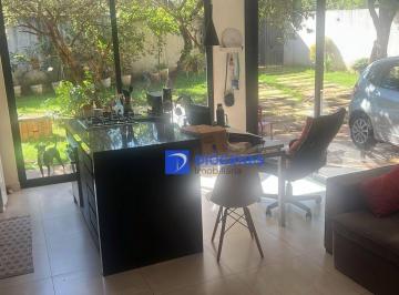 b3a304a661fce4ddc5dfc1c4cd9c9fa742992a5b · Casa reformada Rota do Cavalo lote 700 m²
