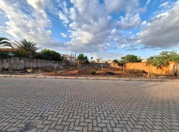 Terreno Venda R$ 700.000 · EXCELENTE LOTE, Plano, murado, próximo à Portaria do Condomínio.