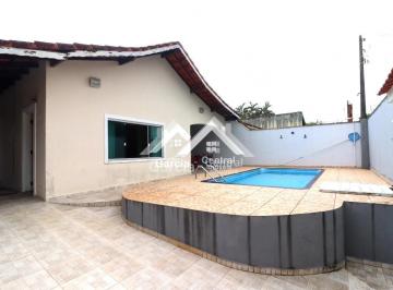 Casa · 198m² · 3 Quartos · 5 Vagas · Casa com piscina com 3 quartos sendo 1 suíte em Peruíbe