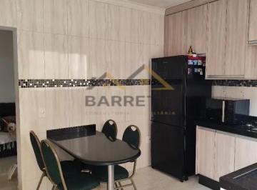 Casa · 200m² · 5 Quartos · 3 Vagas · Sobrado à venda de 200m² com 5 quartos e 4 banheiros, no Serra Verde
