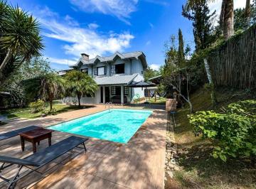 c63fc6cd1f33a0619ad2e3ca2300325a12fd4371 · Casa à venda, 260 m² por R$ 1.690.000,00 - Albuquerque - Teresópolis/RJ