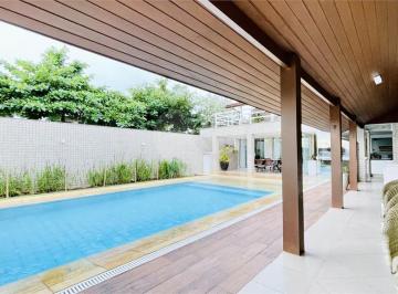 Imagem Principal · Casa de Alto Padrão à Beira-Mar em Porto Belo/SC