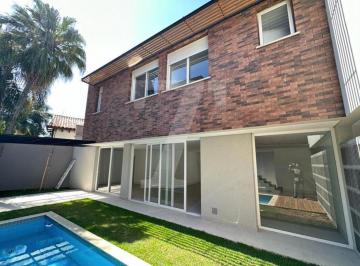 Casa · 472m² · 3 Quartos · 3 Vagas · Casa à venda em condomínio fechado