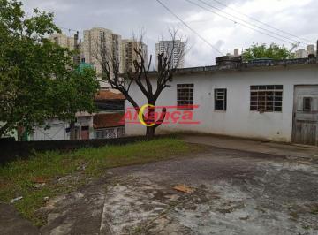 Casa · 80m² · 1 Quarto · 1 Vaga · Terreno com 270,00 metros quadrados com excelente localização,ótimo para investidores.