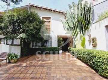 Casa · 216m² · 3 Quartos · 3 Vagas · Casa de Vila á Venda no Jardins com 216m², 3 quartos sendo 3 suítes, 3 vagas.