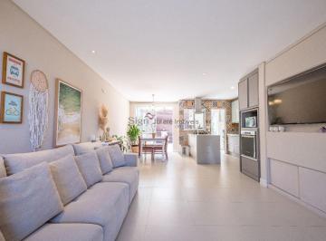 Casa · 218m² · 3 Quartos · Casa à venda - em Sambaqui