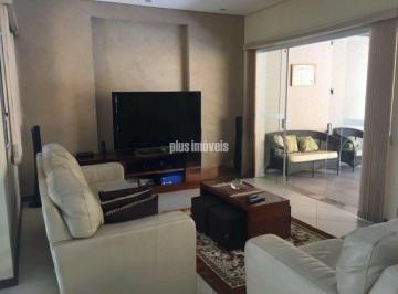 Casa · 332m² · 4 Quartos · 4 Vagas · Imóvel espaçoso à venda com 4 quartos, sendo 4 suítes, e 5 banheiros