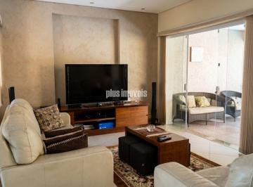 Casa · 332m² · 4 Quartos · 4 Vagas · Imóvel espaçoso à venda com 4 quartos, sendo 4 suítes, e 5 banheiros