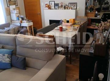 Casa · 80m² · 3 Quartos · 2 Vagas · Sobrado com 80 m² de área construída, 3 dormitórios (1 suíte), 2 vagas de garagem e varanda.