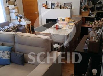 Casa · 80m² · 3 Quartos · 2 Vagas · Sobrado com 80 m² de área construída, 3 dormitórios (1 suíte), 2 vagas de garagem e varanda.