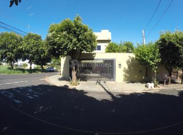 Casa · 216m² · 4 Quartos · 4 Vagas · Linda Casa de Esquina à Venda