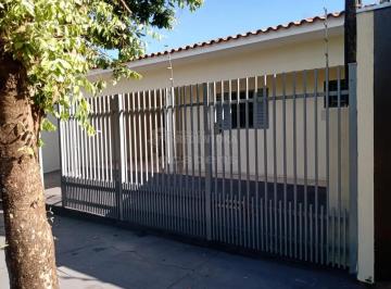 Casa · 200m² · 3 Quartos · 2 Vagas · Parque das Aroeiras, casa de 03 dormitórios sendo 01 tipo apartamento, 02 vagas de garagem.