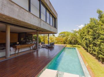 Casa · 450m² · 4 Quartos · 2 Vagas · Casa para comprar no condomínio Ponta da Figueira com 4 suítes