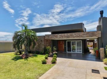 684311.jpg · Casa em Condominio 4 dormitorios - Bairro Atlantida