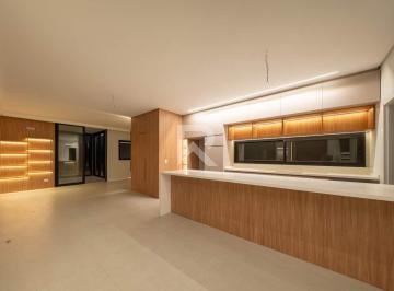 Casa · 250m² · 3 Quartos · 4 Vagas · Casa mobiliada com 250m2 privativos Quintal | 3 suítes | Condomínio