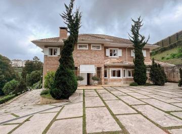 Casa · 7 Quartos · 3 Vagas · Casa de Condomínio em Campos do Jordão