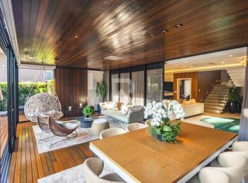 Casa · 587m² · 4 Quartos · 6 Vagas · Casa de Luxo Mobiliada em Condomínio, 4 suítes, Piscina, Jardim, 587m2 - p/ venda no Campo Comprido