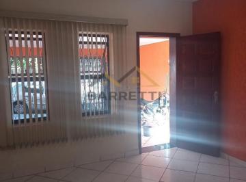 Casa · 150m² · 3 Quartos · 2 Vagas · Casa à venda com 3 quartos, sendo 1 suíte, 2 banheiros e 2 vagas de garagem, loc