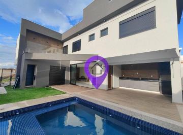 2fc635d3cd5f88aa17ed34d730c9b7faf83b1c10 · Casa com 4 dormitórios no Condomínio Las Palmas, 228m² construídos. Destaques: suíte máster com hidr