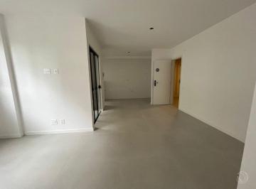 01 · Apartamento com 2 quartos sendo 1 suíte no Balneário do Estreito